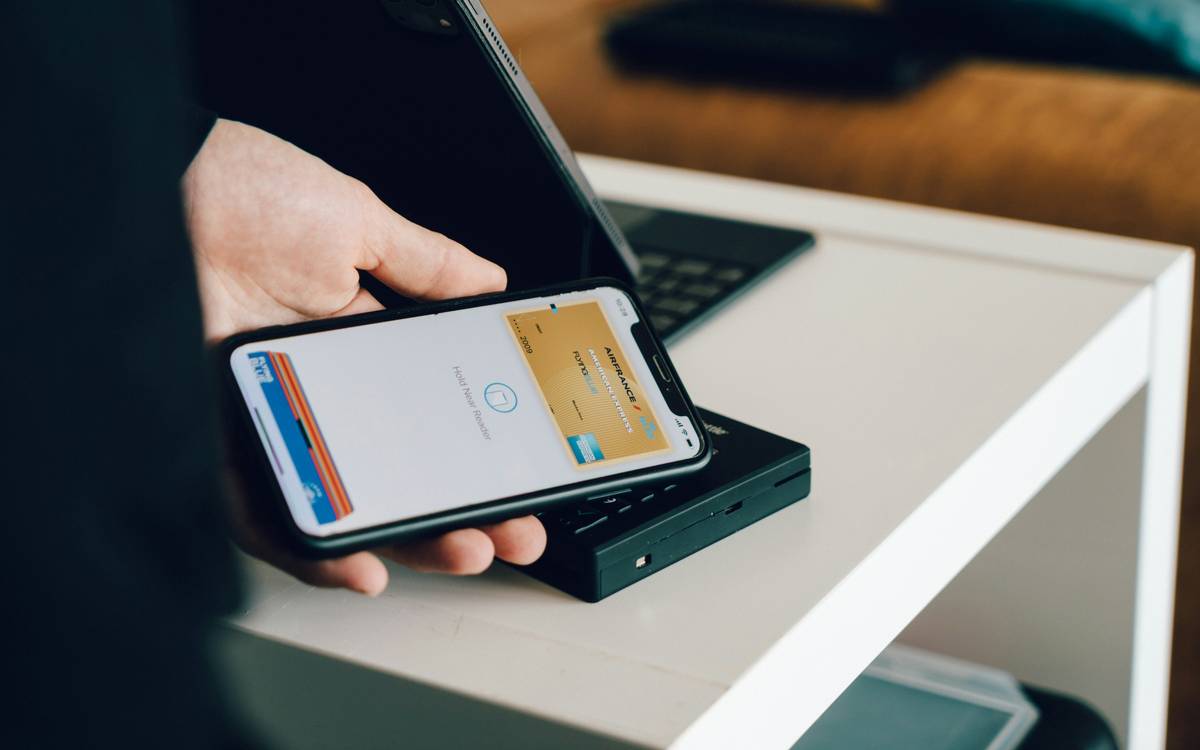 Virtual Card Numbers interface showing dynamic 16-digit number, custom expiry date, and per-transaction spending limit